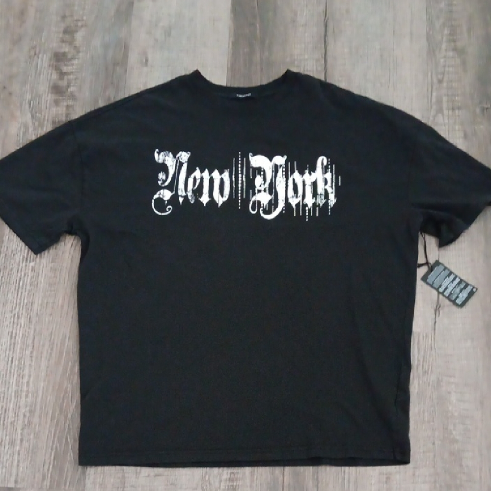 Forever 21 Black Graphic T-Shirt